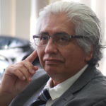 Phd. Carlos Castillo Chávez minutos antes de iniciar su ponencia. El profesor de la Universidad de Arizona fue el encargado de inaugurar las ponencias.
